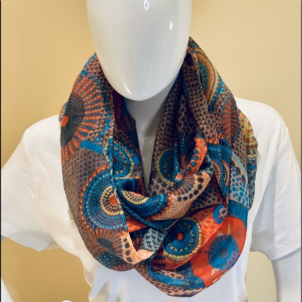 🌟2xHP🌟NWOT Lightweight Geometric Print Infinity Scarf OS